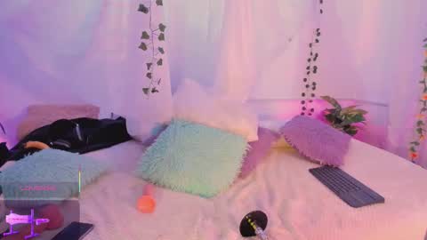 Hello guys my name is Sofi and Lizzie and  Vanessa online show from December 19, 2025, 8:49 pm