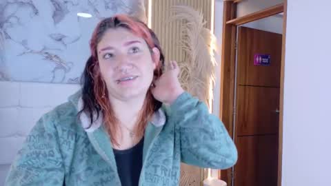 Snapshot of cerecita_02 chatting on October 7, 2025, 12:24 pm Cerecita online show from October 7, 2025, 12:24 pm