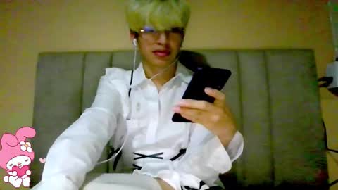 Snapshot of cerecitauwu chatting on October 5, 2025, 11:24 pm Cherry online show from October 5, 2025, 11:24 pm