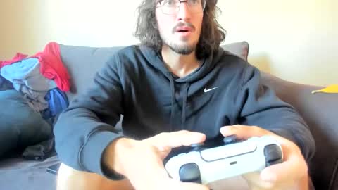 Snapshot of chadpowerz chatting on April 3, 2026, 7:01 pm Lydong online show from April 3, 2026, 7:01 pm