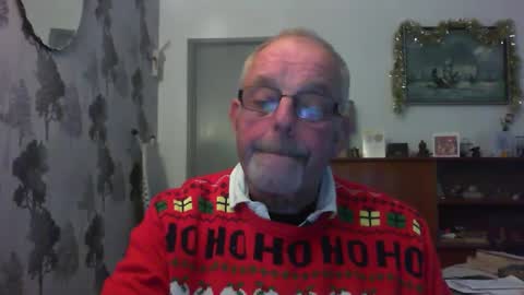 Snapshot of champers37 chatting on December 11, 2024, 11:51 am Champers online show from December 11, 2024, 11:51 am