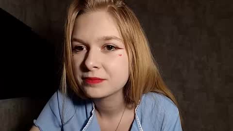 Snapshot of chanelledroz chatting on October 14, 2025, 7:53 am Lia online show from October 14, 2025, 7:53 am