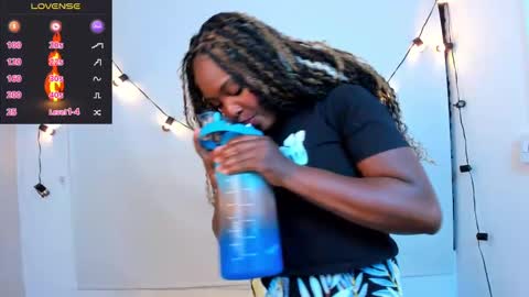 Snapshot of channel_brunette chatting on January 2, 2025, 6:01 pm Chanel online show from January 2, 2025, 6:01 pm