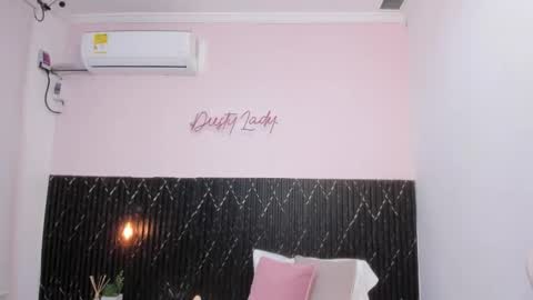 Snapshot of channel_brunette chatting on February 7, 2026, 12:09 pm Chanel online show from February 7, 2026, 12:09 pm