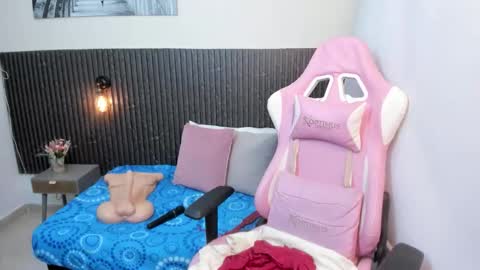 Snapshot of channel_brunette chatting on February 14, 2026, 12:35 pm Chanel online show from February 14, 2026, 12:35 pm