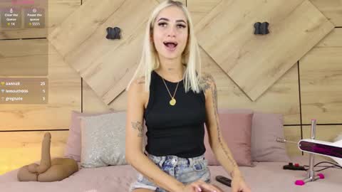 Snapshot of channelcrawford chatting on October 8, 2025, 4:32 am ChannelCrawford online show from October 8, 2025, 4:32 am