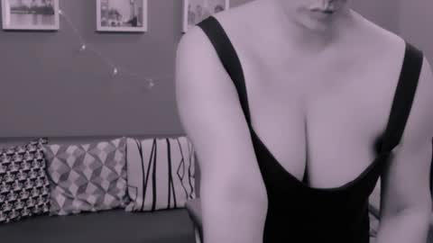 Snapshot of chantallovely chatting on December 8, 2024, 1:13 am The Queen online show from December 8, 2024, 1:13 am