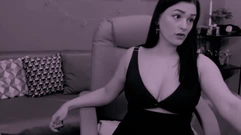 Snapshot of chantallovely chatting on December 15, 2024, 2:16 pm The Queen online show from December 15, 2024, 2:16 pm