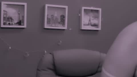 Snapshot of chantallovely chatting on December 22, 2024, 8:25 pm The Queen online show from December 22, 2024, 8:25 pm