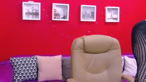 Snapshot of chantallovely chatting on January 25, 2025, 1:41 pm The Queen online show from January 25, 2025, 1:41 pm