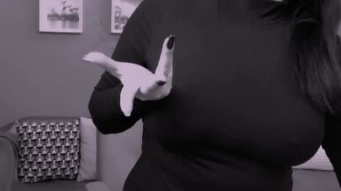 Snapshot of chantallovely chatting on January 26, 2025, 10:02 am The Queen online show from January 26, 2025, 10:02 am