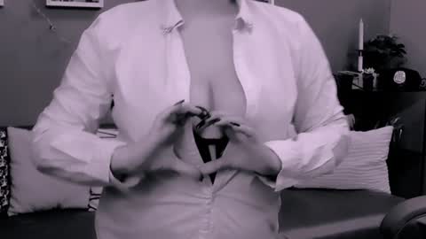 Snapshot of chantallovely chatting on January 26, 2025, 10:13 pm The Queen online show from January 26, 2025, 10:13 pm