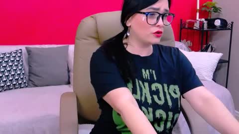 Snapshot of chantallovely chatting on February 23, 2025, 6:07 am The Queen online show from February 23, 2025, 6:07 am