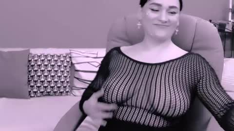 Snapshot of chantallovely chatting on March 1, 2025, 12:23 pm The Queen online show from March 1, 2025, 12:23 pm