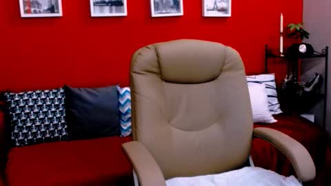 Snapshot of chantallovely chatting on September 27, 2025, 12:48 am The Queen online show from September 27, 2025, 12:48 am