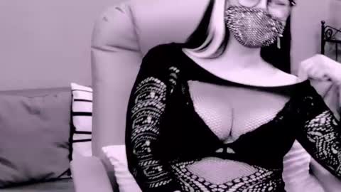 Snapshot of chantallovely chatting on November 8, 2025, 11:25 pm The Queen online show from November 8, 2025, 11:25 pm