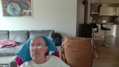 charles6064 online show from June 6, 2026, 7:46 am