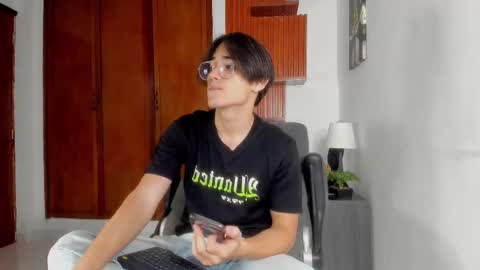 Snapshot of charley_morgan chatting on March 3, 2025, 6:33 pm charley_morgan online show from March 3, 2025, 6:33 pm