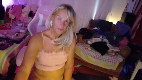 Snapshot of charli_girl chatting on September 23, 2025, 11:08 pm Charli online show from September 23, 2025, 11:08 pm