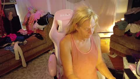 Snapshot of charli_girl chatting on October 20, 2025, 10:43 pm Charli online show from October 20, 2025, 10:43 pm