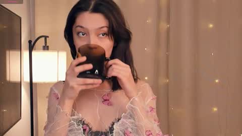 Yumi online show from February 17, 2026, 8:15 pm