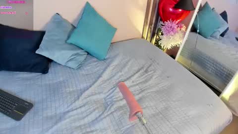 Snapshot of charloottee_1 chatting on March 1, 2025, 12:12 pm Char 3 Lets go for the 100 Thumb-Up online show from March 1, 2025, 12:12 pm