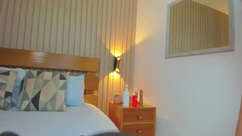 charlotee18_ online show from November 9, 2025, 2:21 am