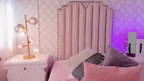 Snapshot of charlotte__08 chatting on January 10, 2025, 7:54 pm Charlotte online show from January 10, 2025, 7:54 pm