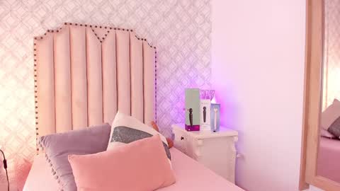 Snapshot of charlotte__08 chatting on January 17, 2025, 8:00 pm Charlotte online show from January 17, 2025, 8:00 pm