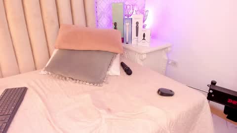 Snapshot of charlotte__08 chatting on January 24, 2025, 10:41 pm Charlotte online show from January 24, 2025, 10:41 pm