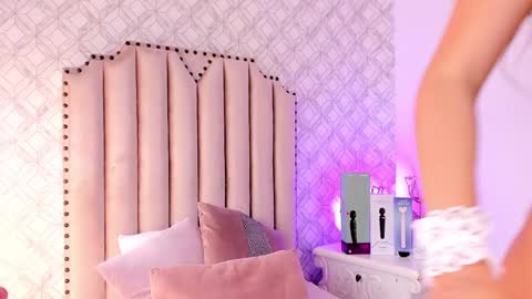 Snapshot of charlotte__08 chatting on January 31, 2025, 8:12 pm Charlotte online show from January 31, 2025, 8:12 pm