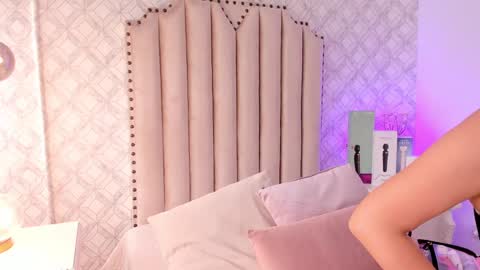 Snapshot of charlotte__08 chatting on February 4, 2025, 7:44 pm Charlotte online show from February 4, 2025, 7:44 pm