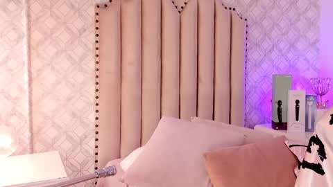 Snapshot of charlotte__08 chatting on February 10, 2025, 7:49 pm Charlotte online show from February 10, 2025, 7:49 pm