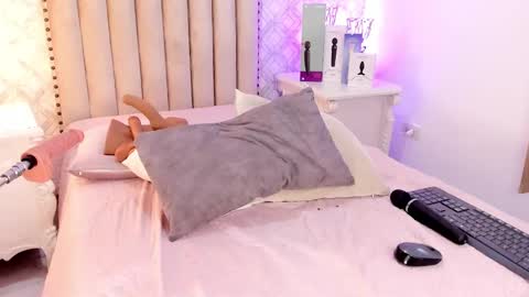 Snapshot of charlotte__08 chatting on February 17, 2025, 10:58 pm Charlotte online show from February 17, 2025, 10:58 pm