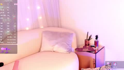 Snapshot of charlotte__08 chatting on February 19, 2025, 6:11 am Charlotte online show from February 19, 2025, 6:11 am