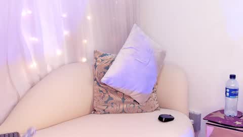 Snapshot of charlotte__08 chatting on February 21, 2025, 9:32 pm Charlotte online show from February 21, 2025, 9:32 pm