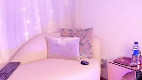 Snapshot of charlotte__08 chatting on February 22, 2025, 7:47 pm Charlotte online show from February 22, 2025, 7:47 pm