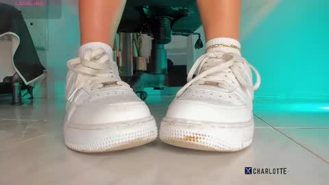 charlotte  grey online show from February 5, 2026, 7:18 pm