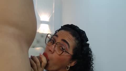 Snapshot of charlotte_dante212 chatting on November 7, 2025, 4:23 am charlottte y dante online show from November 7, 2025, 4:23 am