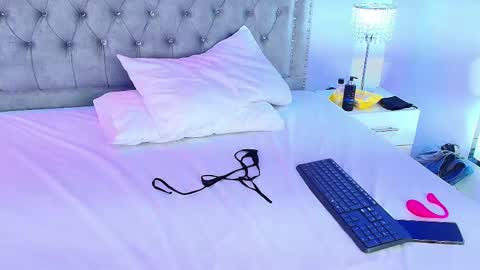 Snapshot of charlotte_etthan chatting on January 22, 2025, 10:18 am Charlotte online show from January 22, 2025, 10:18 am