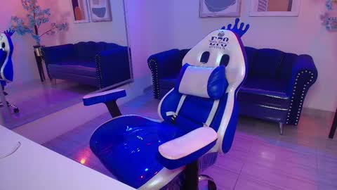 Snapshot of charlotte_etthan chatting on February 22, 2025, 6:28 am Charlotte online show from February 22, 2025, 6:28 am