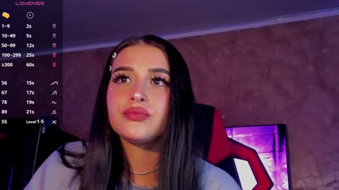 Snapshot of charlotte_greys chatting on January 8, 2025, 3:51 am Charlotte online show from January 8, 2025, 3:51 am