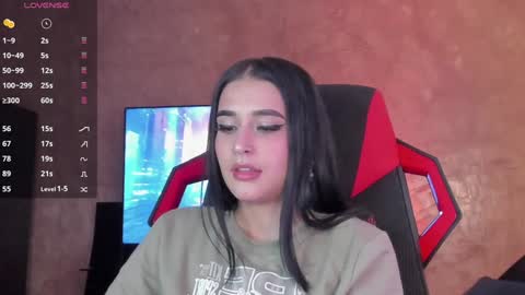 Snapshot of charlotte_greys chatting on January 29, 2025, 1:37 am Charlotte online show from January 29, 2025, 1:37 am