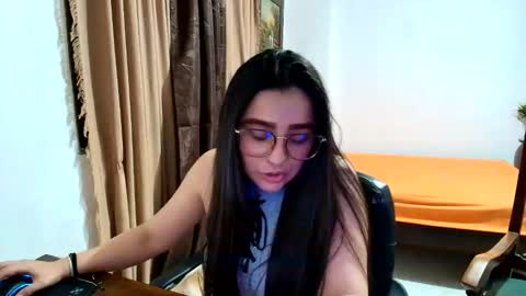 charlotte_richardson online show from June 11, 2026, 3:04 am