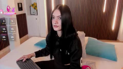 Snapshot of charlotte_whitee1 chatting on September 21, 2025, 12:18 pm Charlotte Everyday From 0700 to 1300 Col Time online show from September 21, 2025, 12:18 pm