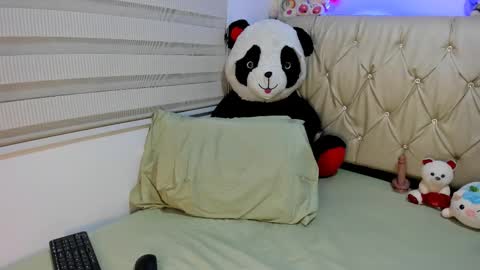 charlottee07 online show from February 6, 2026, 2:27 am