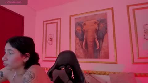 Snapshot of charlottee27_ chatting on July 2, 2026, 2:11 am Charlottee online show from July 2, 2026, 2:11 am