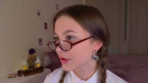 Snapshot of charming_bliss chatting on September 20, 2025, 3:46 pm Kaylee online show from September 20, 2025, 3:46 pm