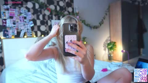 my fansly Charming daisy              My Wishlist  for new toys     online show from January 12, 2026, 9:58 am