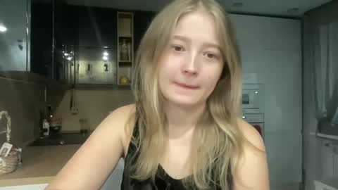 Sarah online show from September 10, 2025, 3:23 pm